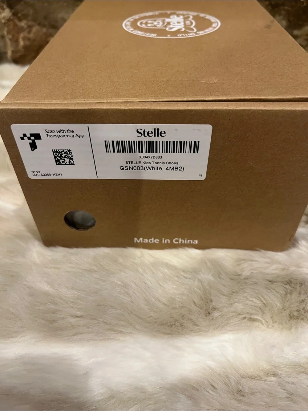 NWT Stelle Kids White Knit Lace-Up Sneakers